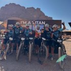 Ramon Aranda, tercer per l’esquerra, amb els companys d’equip.