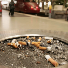 Un cendrer amb cigarros