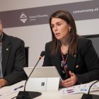 Els cònsols Xavier Fernàndez i Laura Mas durant la sessió del consell del comú