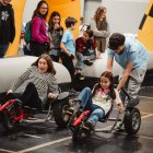 Alguns dels assistents al Saló de la Infància gaudint de les activitats