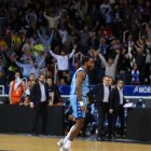 Jerrick Harding celebra el triple que va donar la victòria al MoraBanc.