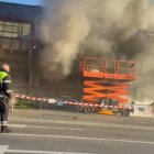 Una plataforma s’incendia a l’Estadi Comunal.