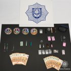 Les substàncies i el diner decomissat per la policia