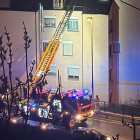 Els bombers durant l'extinció del foc de xemeneia a Encamp