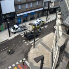 Els serveis d'emergència atenen el vianant atropellat a l'avinguda Meritxell