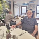 Alfons de Juan durant l’àpat del menjador social. Setembre del 2025.