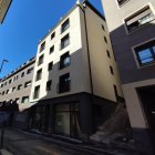 L'edifici reformat al carrer Roureda de Sansa per habilitar 14 pisos de lloguer assequible