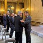 El Copríncep fracès Emmanuel Macron, amb l'excopríncep episcopal, Joan-Enric Vives a l'Elisi.