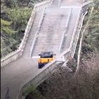 Un vehicle provoca danys a l'escala de la muntanya de Tianmen durant un anunci