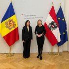 La ministra d'Afers Exteriors, Imma Tor, amb la ministra federal d'Assumptes Europeus i Internacionals d'Àustria, Beate Meinl-Reisinger.