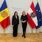 La ministra d'Afers Exteriors, Imma Tor, amb la ministra federal d'Assumptes Europeus i Internacionals d'Àustria, Beate Meinl-Reisinger.