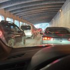 Retencions de set quilòmetres per entrar al país