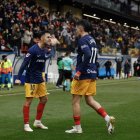 Álvaro Martín i Lautaro celebren el gol de la victòria.