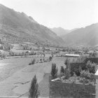 Prats de dall d’Andorra la Vella a la ribera del riu Valira. Dates estimades: 1940-1971.