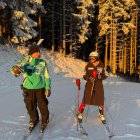 El tècnic Josh Alayrach i Carla Mijares.