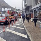 Els vehicles dels bombers al lloc.