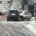 Xoc entre dos vehicles a la rotonda del quilòmetre zero.