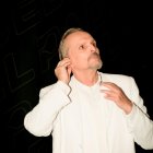 Miguel Bosé durant un concert.