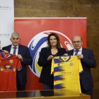 Dirigents de l'Andbank i la FAF en l'acte d'avui sellegant l'acord.