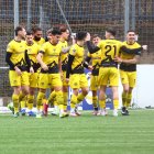 Els jugadors de la UE celebren el gol del triomf.