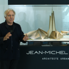 L'arquitecte Jean-Michel Ruols amb la maqueta de l'edifici de Caldea.