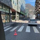 Un dels carrils tallats a l'avinguda del Consell d'Europa.