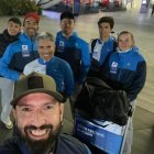 La delegació andorrana d'esquí de muntanya a l'arribada a Azarbaidjan.