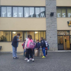 L'entrada a l'escola andorrana de Sant Julià ha estat de manera ordenada