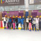Els alumnes de sisè de primària del Col·legi Mare Janer van tancar la setmana de classes amb una activitat divertida a les instal·lacions del Palau de Gel, a Canillo. L'activitat estava emmarcada dins de l'esquí escolar del Govern.