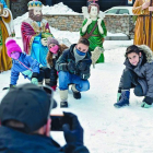 El pessebre de la plaça de les Fontetes, a la parròquia de la Massana, ha acollit aquests dies la visita de molts residents i turistes curiosos que no perdien l'ocasió per fer-se una foto amb els tres Reis i els altres membres envoltats de neu.