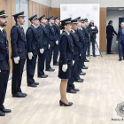 Els onze nous agents de policia en formació davant del cap de Govern, Xavier Espot.
