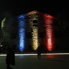 Casa de la Vall amb els colors de la bandera pel 30è aniversari de la Constitució