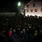 Gent reunida a la plaça del Consell per reivindicar un habitatge digne