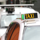 Taxis estacionats en una parada.