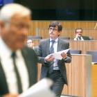 Jordi Cinca s'adreça a la tribuna del Consell per defensar el text, 24 abril 2014