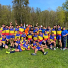 La selecció va celebrar el triomf a la gespa.