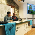 El conseller d'Esports del comú de Sant Julià de Lòria, Marc Ferré, i el cap d'Activitats d'Esports, Ramon Ibarz, durant la presentació de la nova edició del Tomb Lauredià.