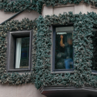 Una treballadora d’una empresa de neteja.