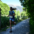 L’andorrana Ariadna Fenés, en un moment de la cursa de 21k de la Trail 100, ahir.