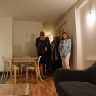Conxita Marsol i Laura Mas a un dels pisos cedits a Govern de la Solana del Pas