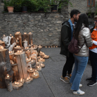 Un dels muntatges d'espelmes de la Nit de la Candela pels carrers d'Ordino