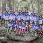 Els joves del Trial Summer Camp amb alguns dels pilots convidats.