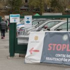 Un dels centres de proves diagnòstiques habilitats durant la pandèmia.
Plaça de braus zona de proves testos TMA i antígens
Cues per pfer-se la prova TMA
Foto: Fernando Galindo