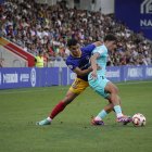 El lateral tricolor Jesús Clemente en una acció del partit.