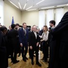 Espot i membres dels Govern després el discurs del síndic.