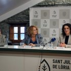 La consellera de Cultura del comú de Sant Julià de Lòria, Teresa Areny; la cap del Servei de Promoció Cultural, Laura Rogé; i la cap del departament de Turisme, Canòlich Ribot, durant la presentació