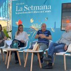 La filòloga catalana i professora de llengua i literatura, Roser Calvo, presentant el seu llibre 'La dèria de viatjar' en la Setmana del Llibre en Català a Barcelona