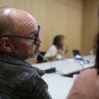 Gabriel Ubach, en una reunió del CES amb Conxita Marsol al fons.