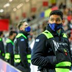 Vigilants de seguretat en un partit de futbol.