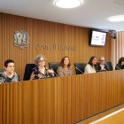 Les representants de l’Institut de la Dona i la comissió legislativa d’Afers Socials i Igualtat ahir.